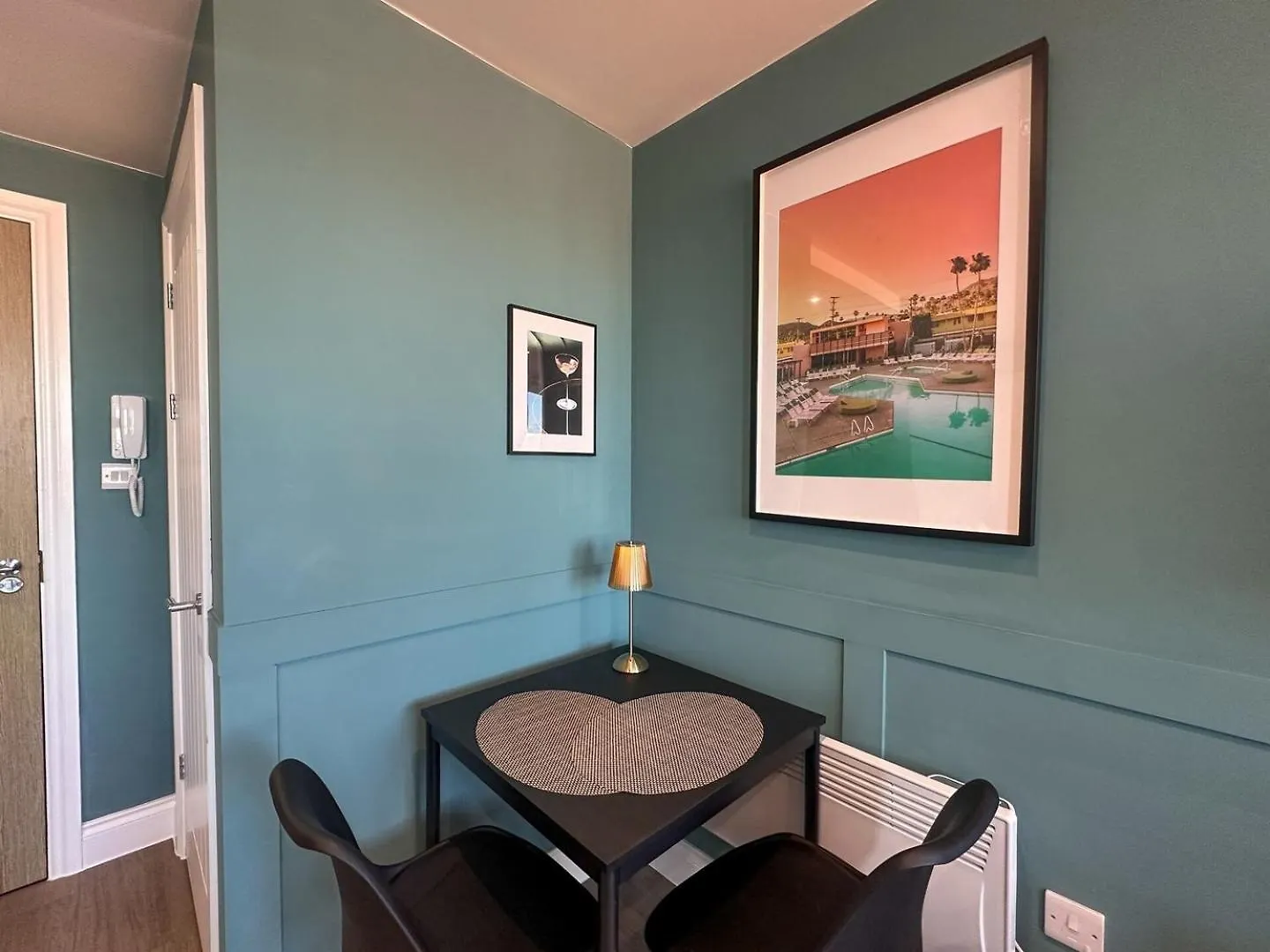 Stylish 1Bd Flat, Calm, Light-Filled & Central Wakefield 0*,