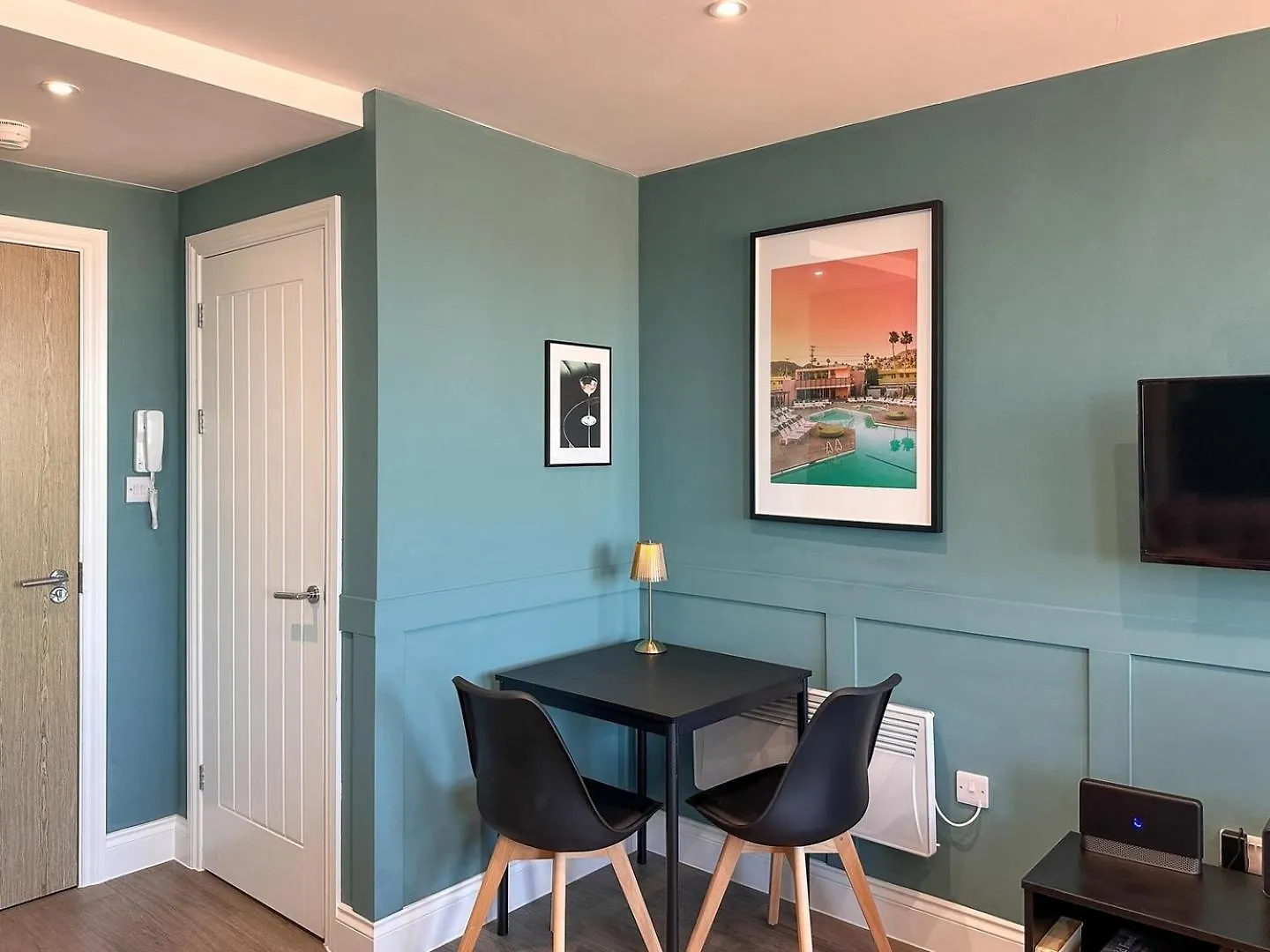 Stylish 1Bd Flat, Calm, Light-Filled & Central Wakefield 0*,  Birleşik Krallık